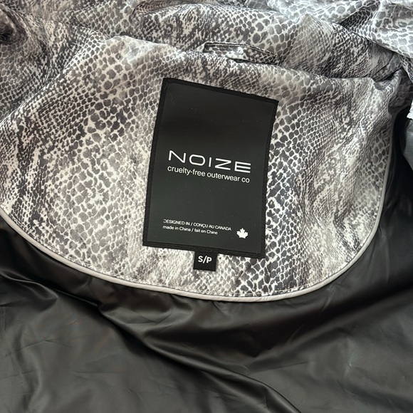 NWOT Noize Snakeskin Print Cruelty Free Puffer Coat Small - Picture 4 of 8